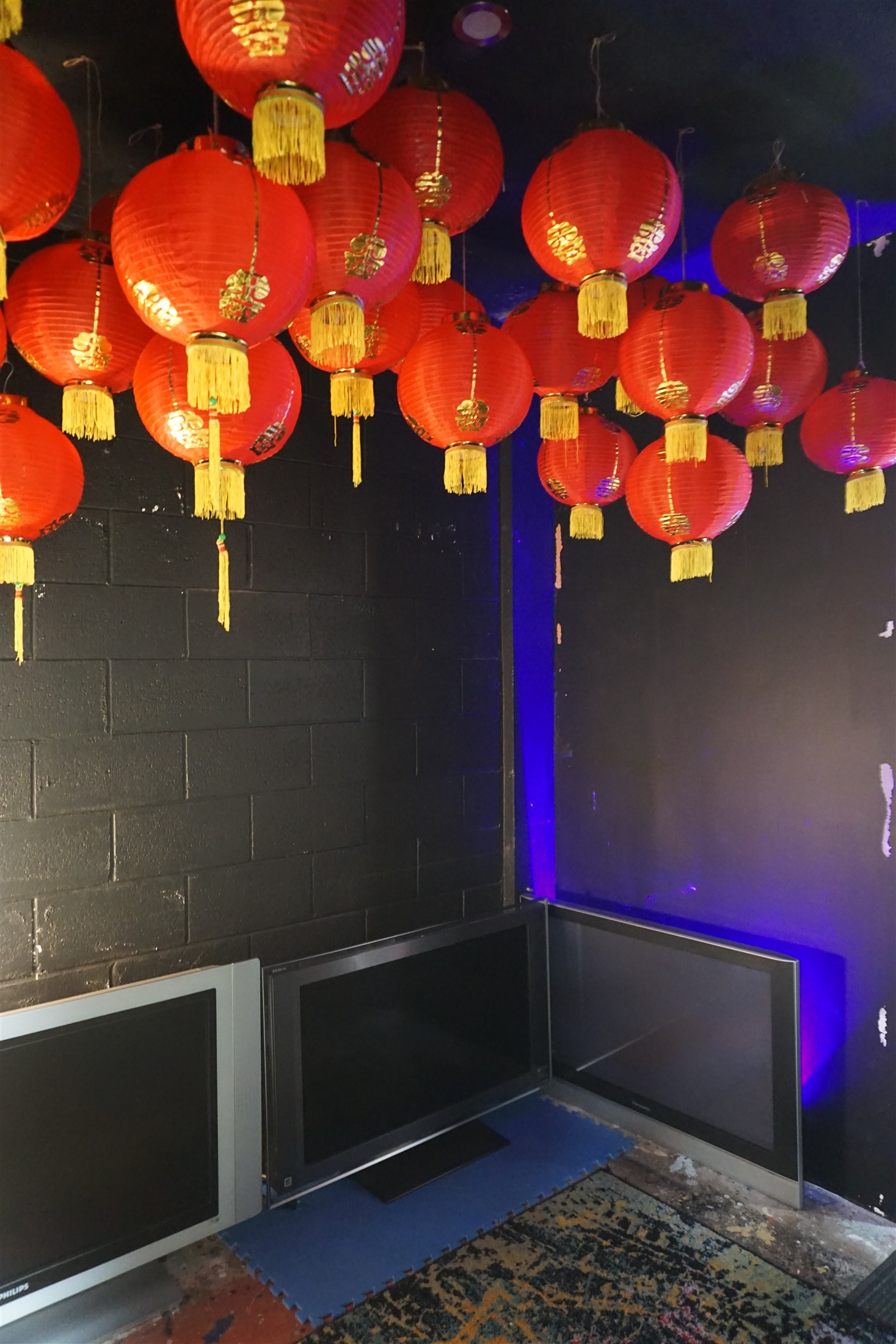 Transition portal with red lanterns between Unit 3 and Unit 2 at Node Space